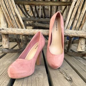 Suede platform heel, dusky pink